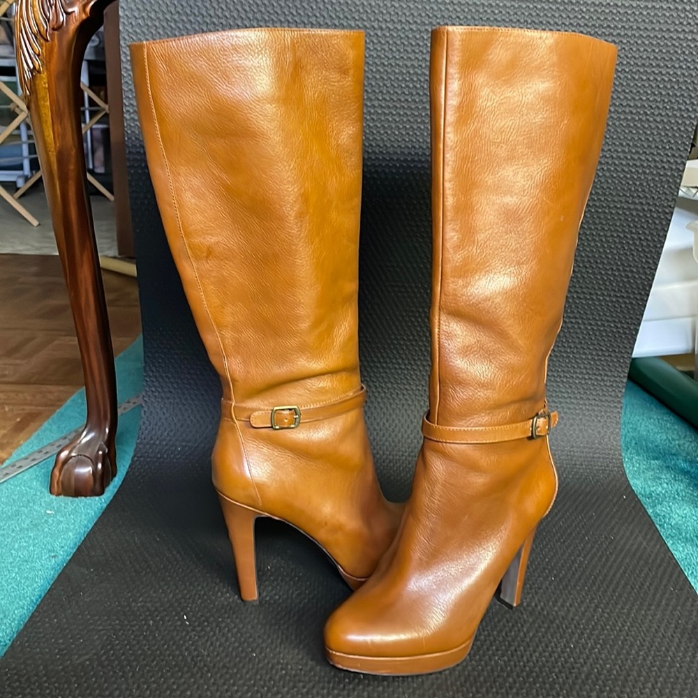 Jessica Simpson camel / brown platform boots! Super hot! Size 9.5